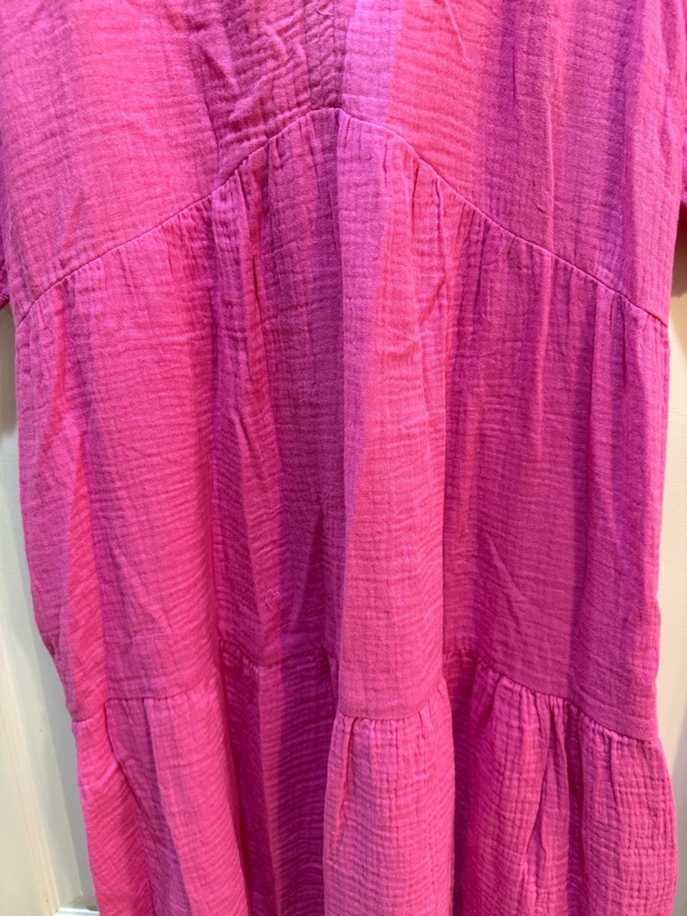 GAP NWT Hot Pink Textured Tiered V-Neck Dress MEDIUM - Picture 4 of 6